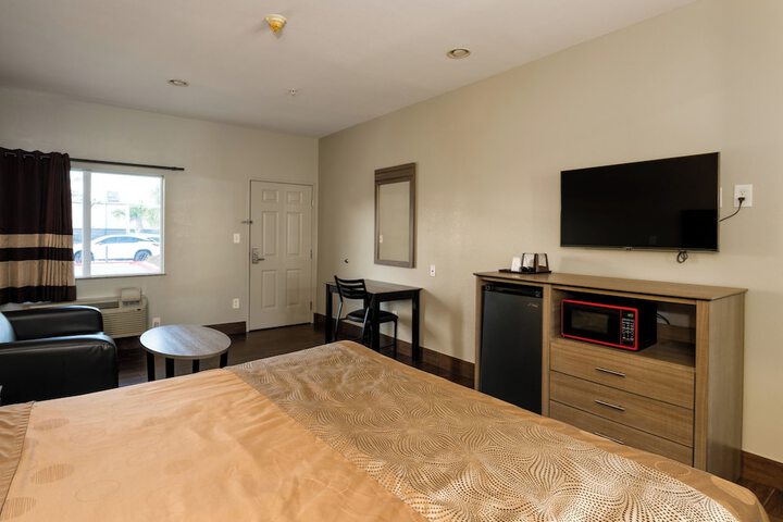 Room 4 of 76