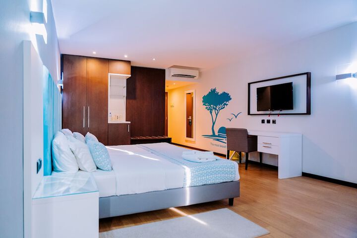 Room 16 of 32