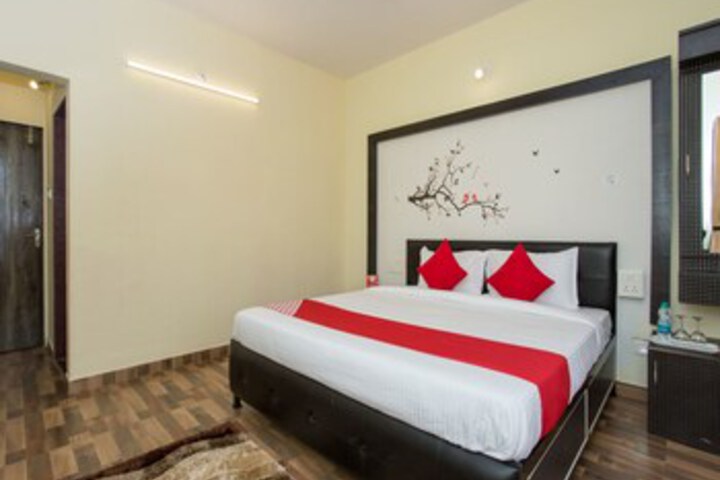 Room 8 of 16