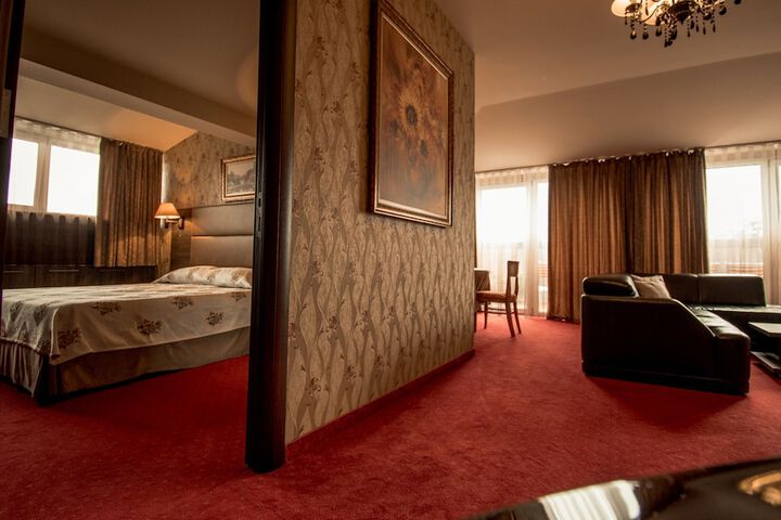 Room 4 of 50