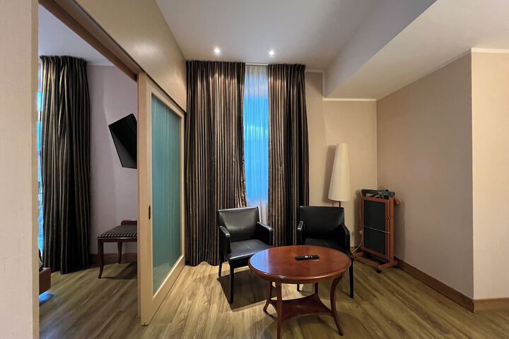 Room 58 of 233