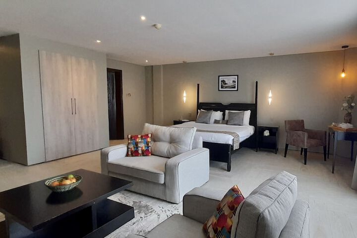 Room 9 of 38