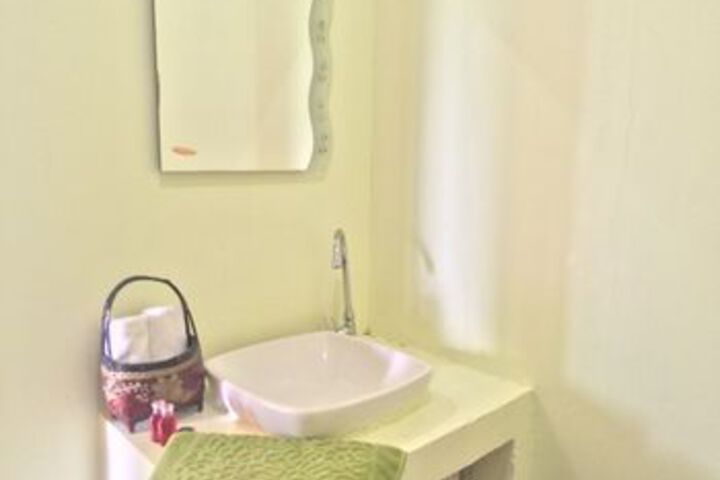 Room 3 of 28