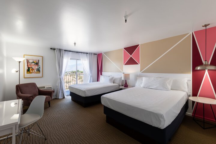 2 Queen Beds (3 of 17)