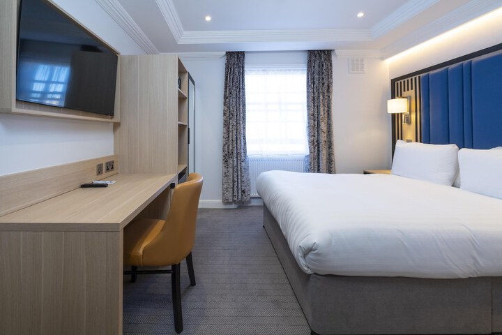 Room 44 of 109