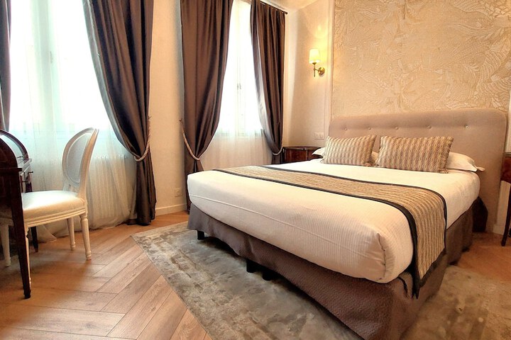 Room 9 of 27