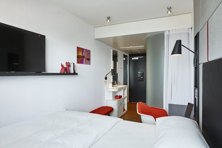 Room 9 of 54