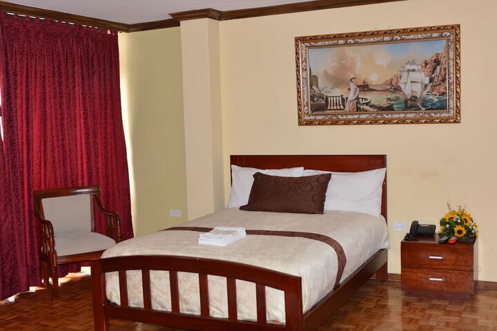 Room 10 of 32