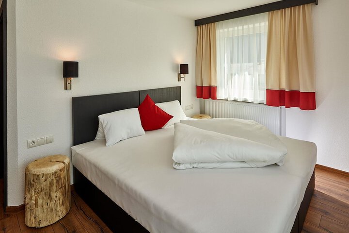 Room 3 of 27