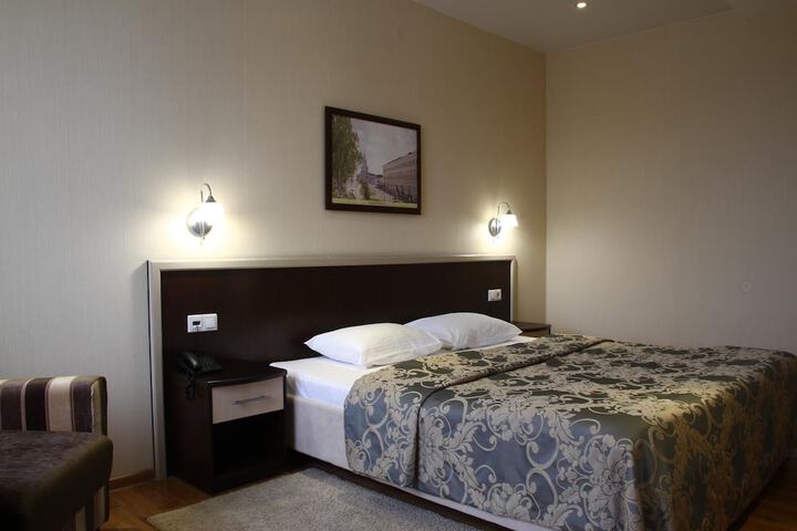 Room 14 of 48
