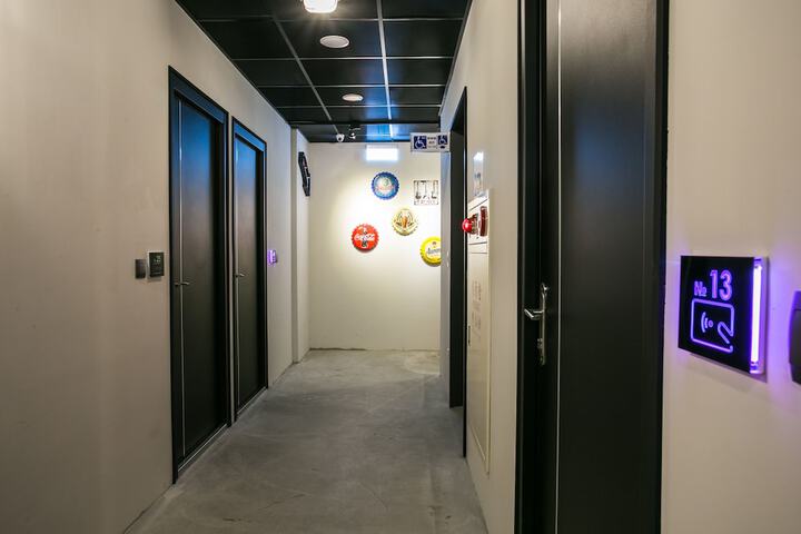 Ballroom/Hall 34 of 37