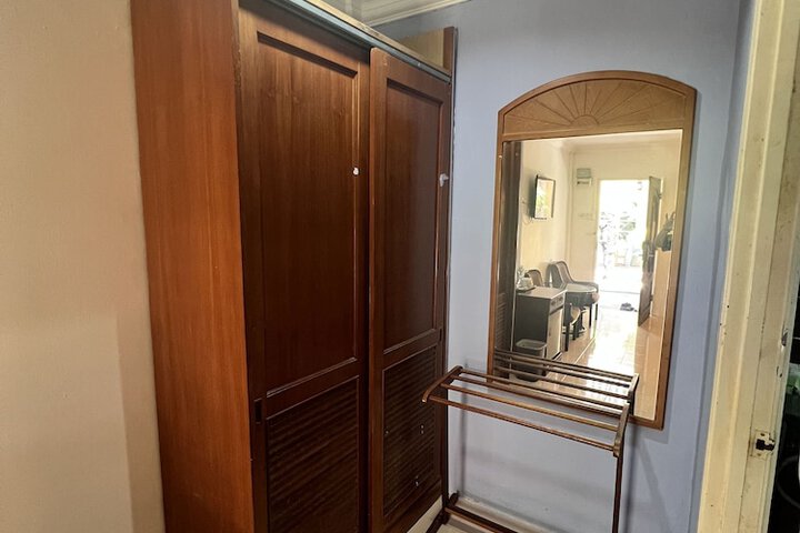 Room 6 of 34