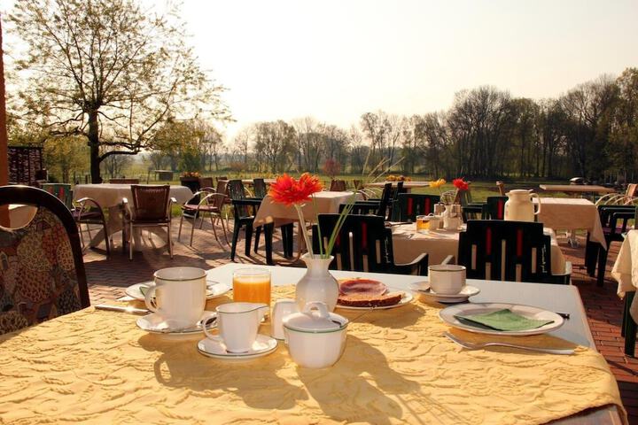 Breakfast/Coffee Service 44 of 82
