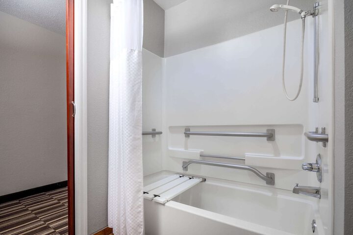 Room 14 of 18