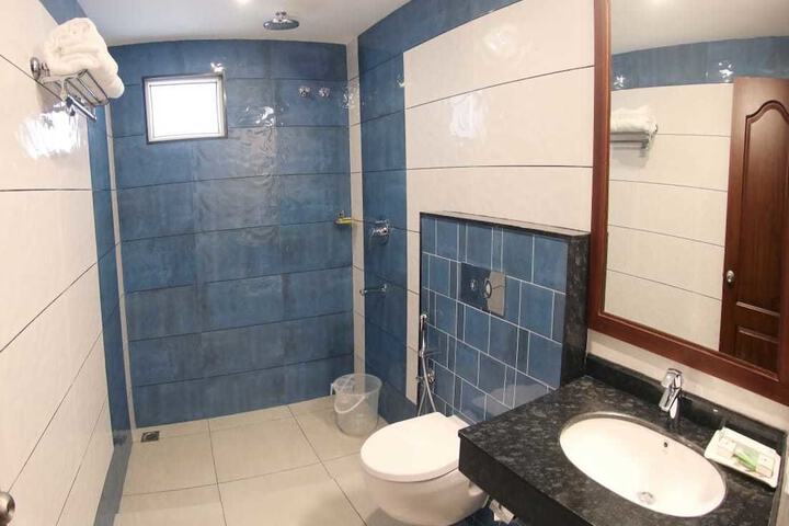 Room 43 of 65