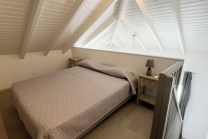 Room 44 of 196