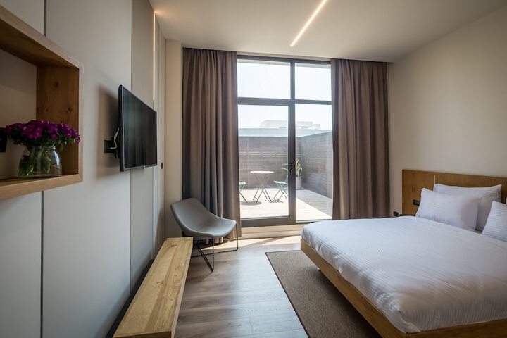 Room 18 of 32