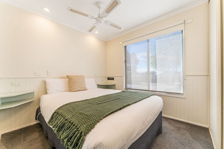 Room 35 of 211