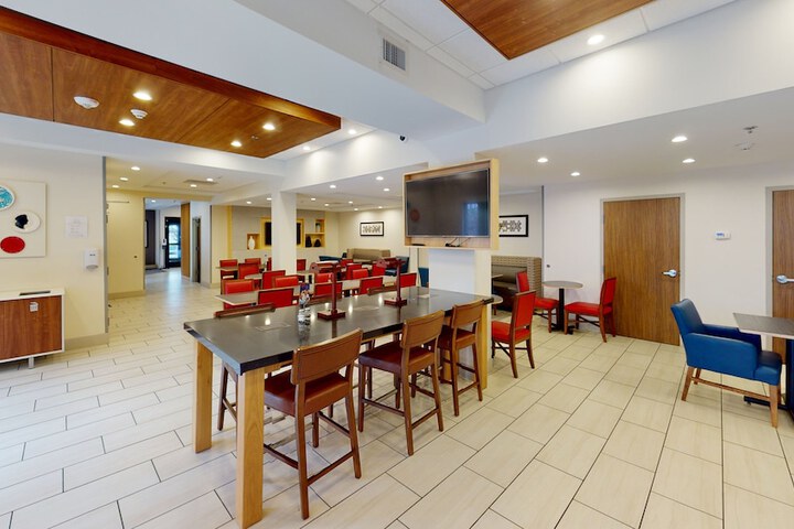 Breakfast/Coffee Service 42 of 46