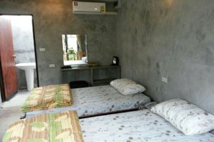 Room 12 of 36