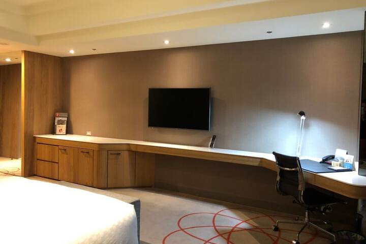 Room 16 of 50