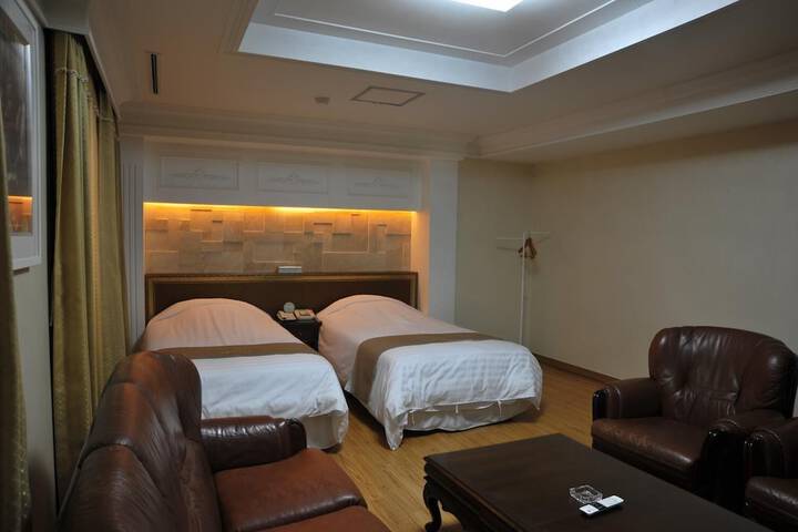 Room 10 of 23