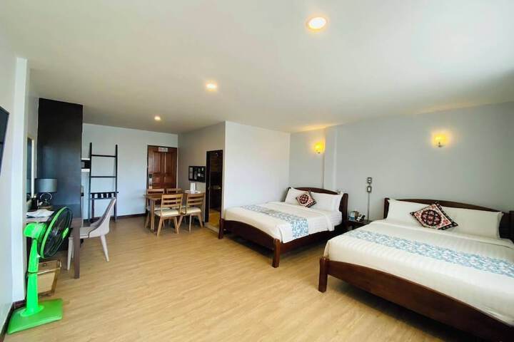 Room 35 of 211