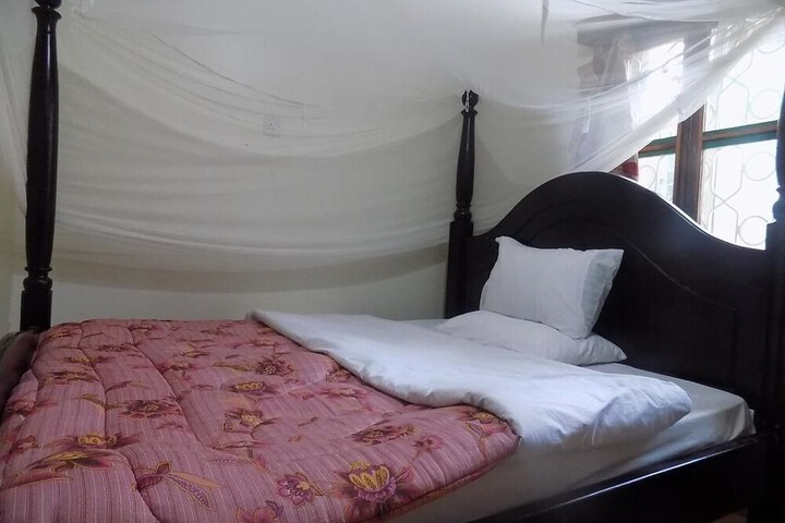 Room 6 of 11