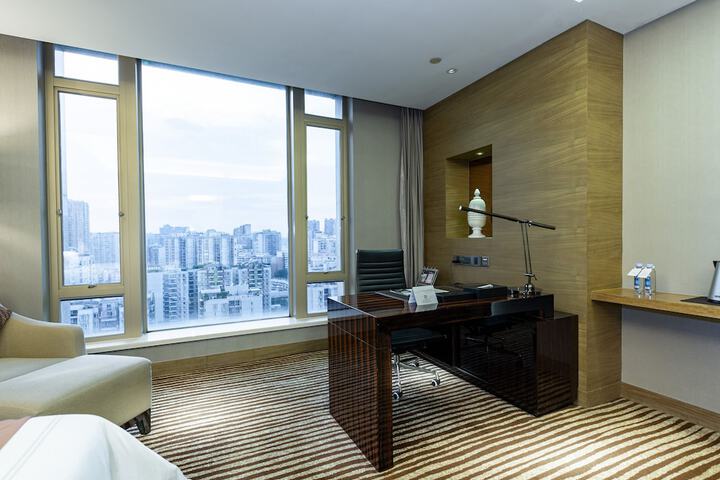 Room 18 of 216