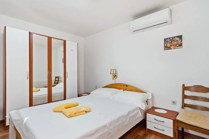 Room 4 of 14