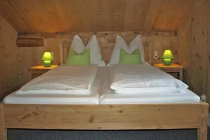 Room 2 of 32