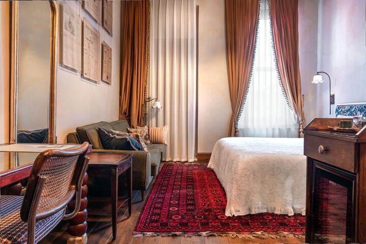 Room 10 of 47