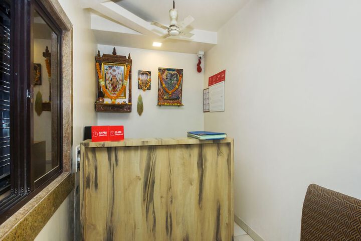 OYO 22918 Hotel Sadanand Mourya Lodging & Boarding