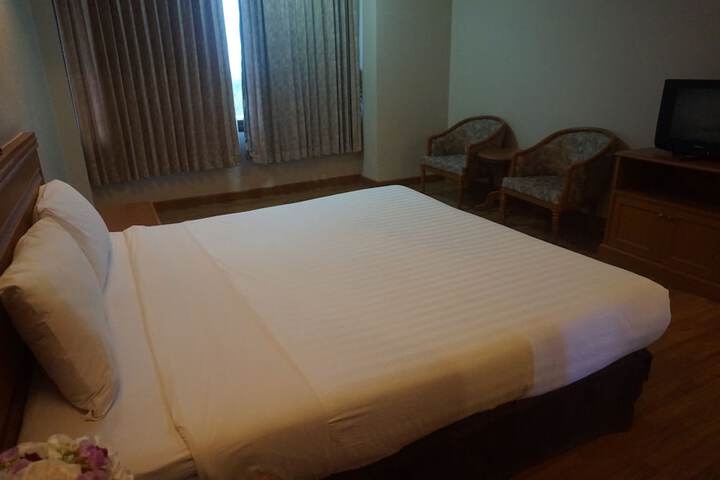 Room 5 of 36