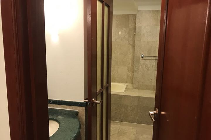 Room 27 of 71