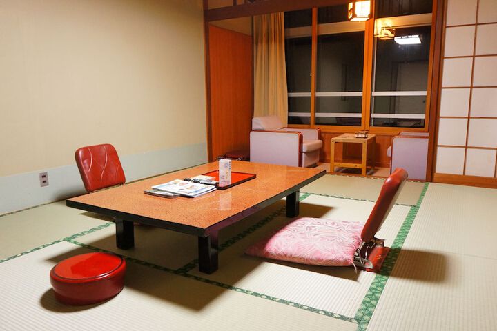 Room 6 of 38