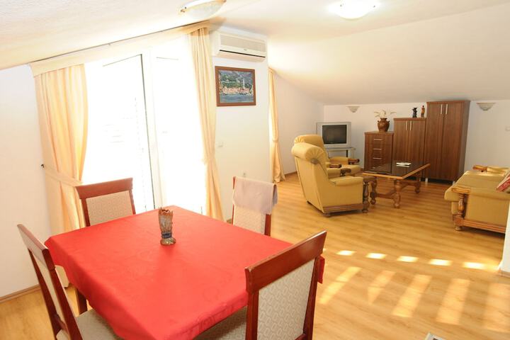 Room 9 of 45
