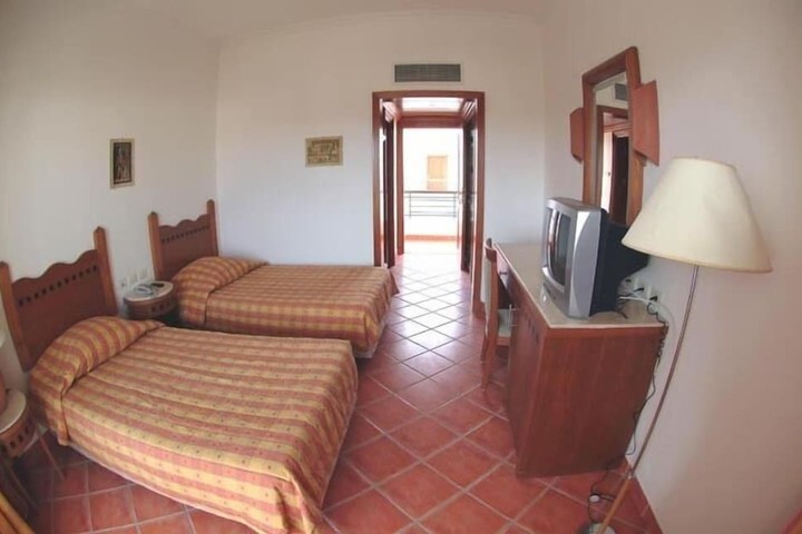 Room 6 of 24
