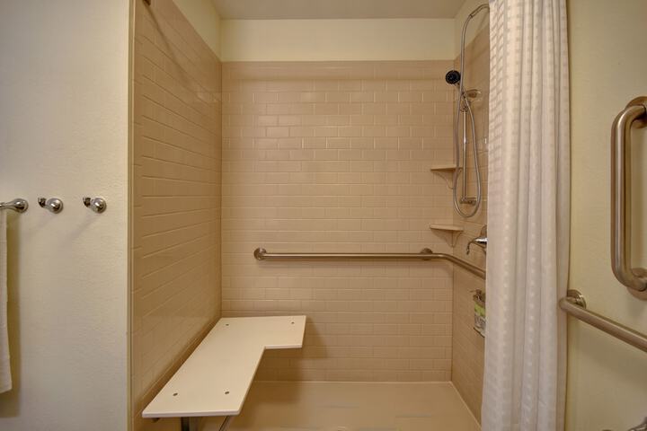 Studio Suite Queen Bed (30 of 32)