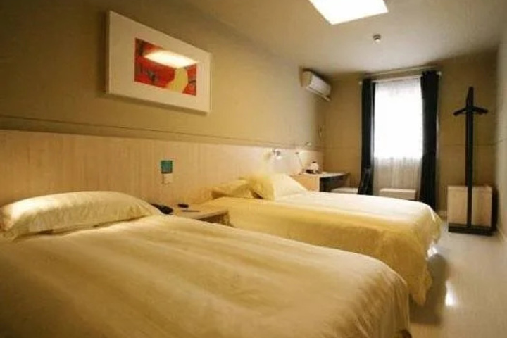 Room 6 of 11