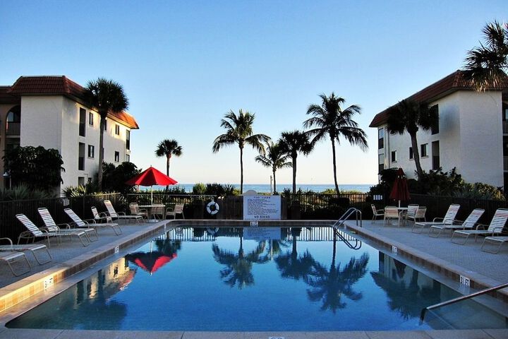 Hotel Pool