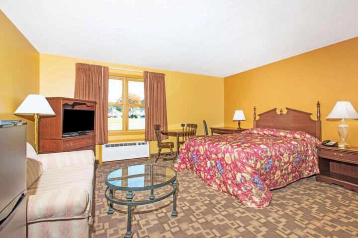 1 Queen Bed (9 of 9)