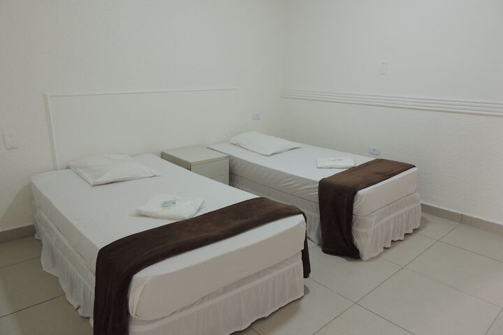 Room 10 of 107