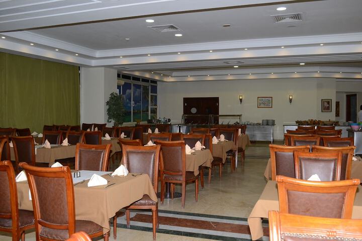 Dining 28 of 49