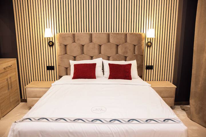 Room 9 of 25