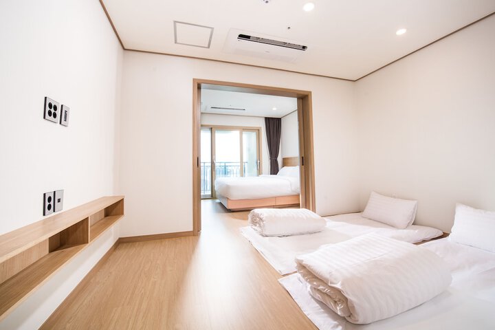 Room 12 of 35
