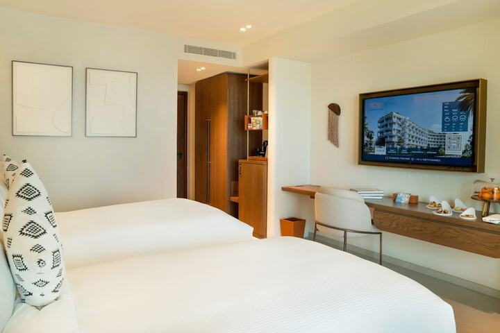 Room 7 of 51