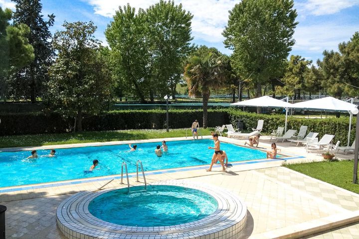 Pool 14 of 52