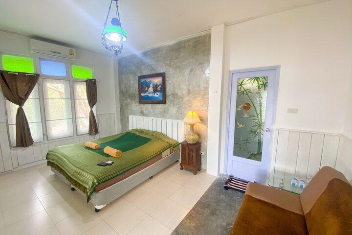Room 2 of 181
