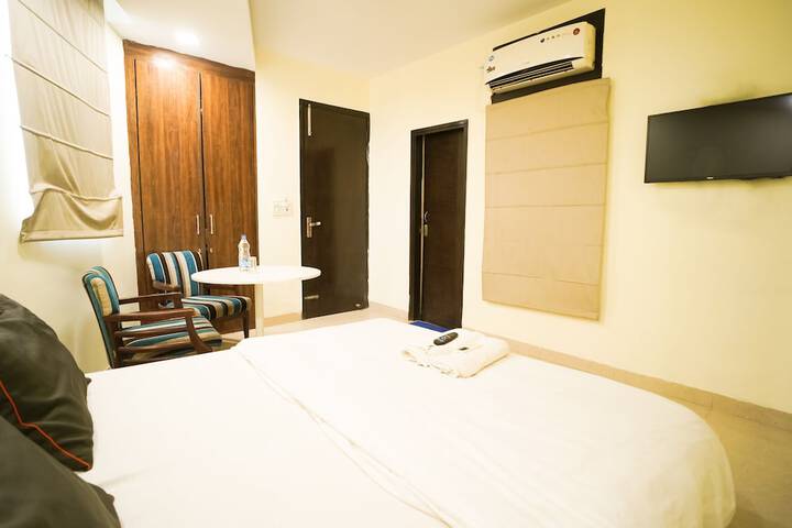 Room 6 of 24